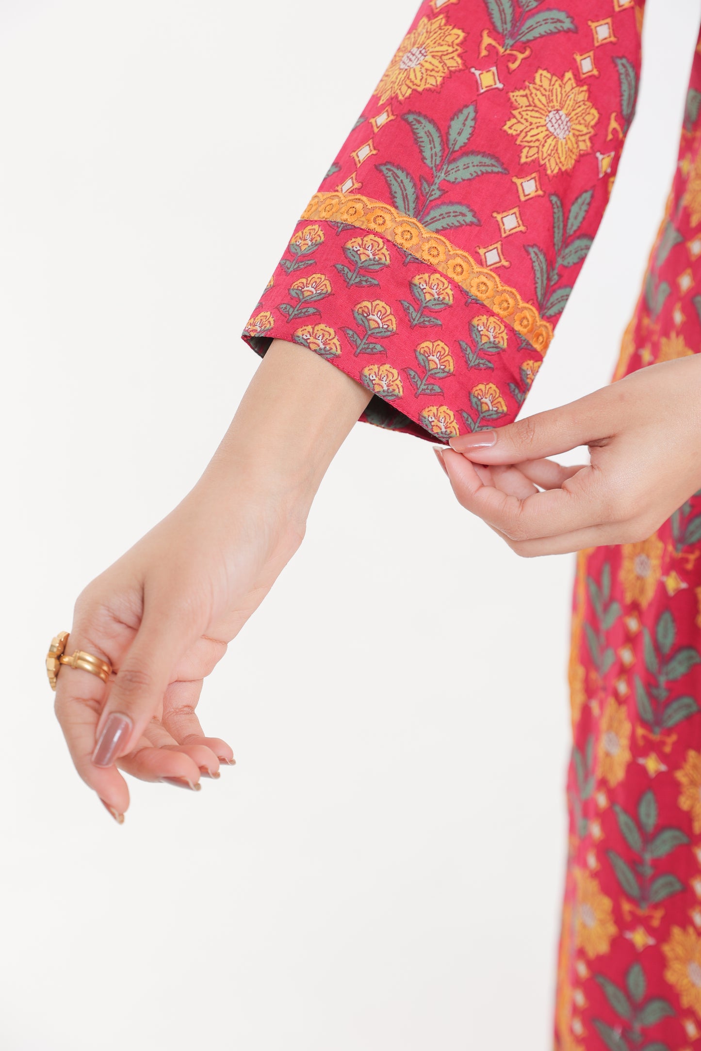 COTTON MARIGOLD PRINT KURTA SET IN CHERRY RED WITH FLORAL LACE YOKE