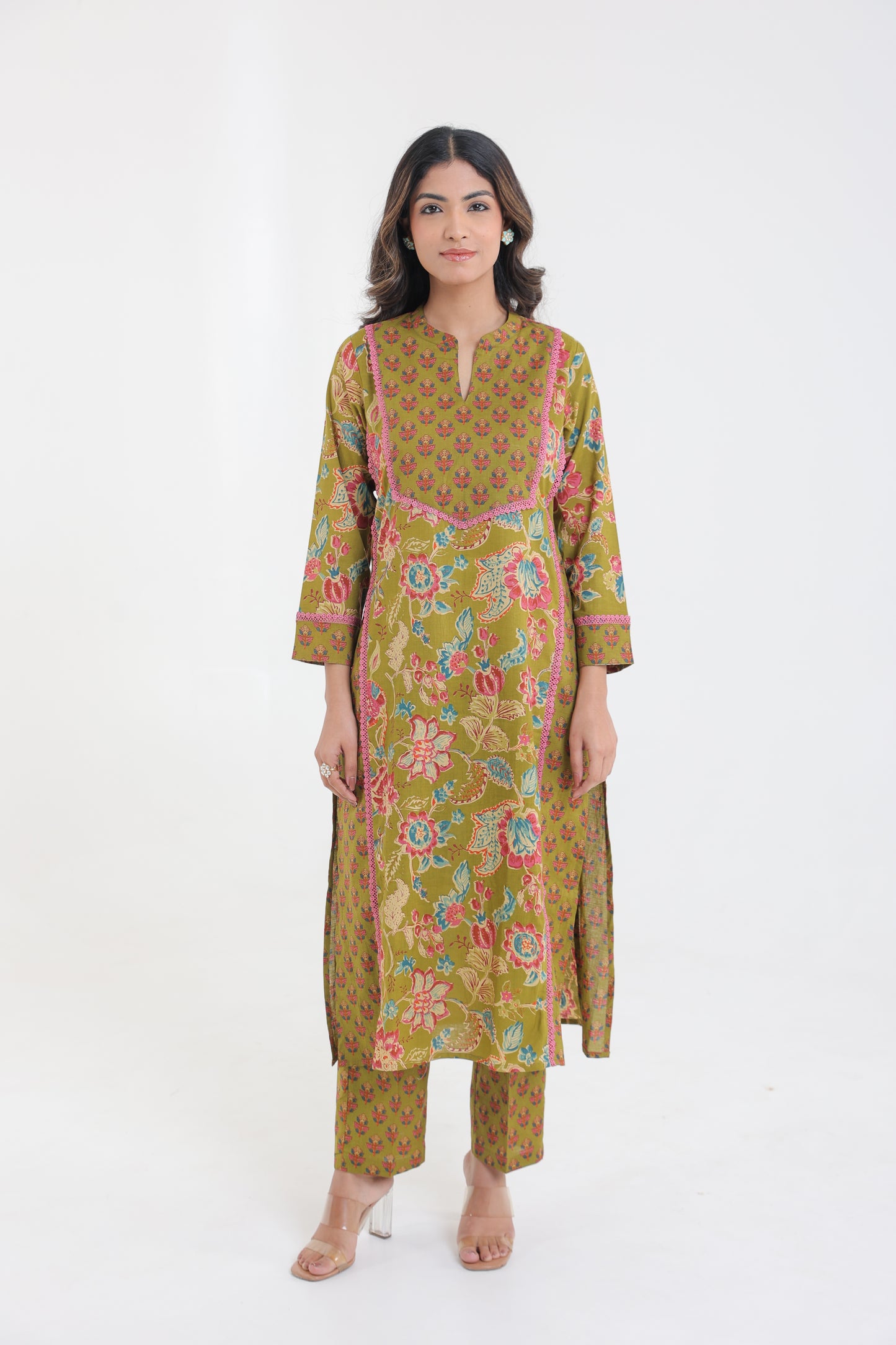 COTTON VINTAGE FLORAL MOTIF WITH LACE YOKE KURTA SET IN OLIVE GREEN