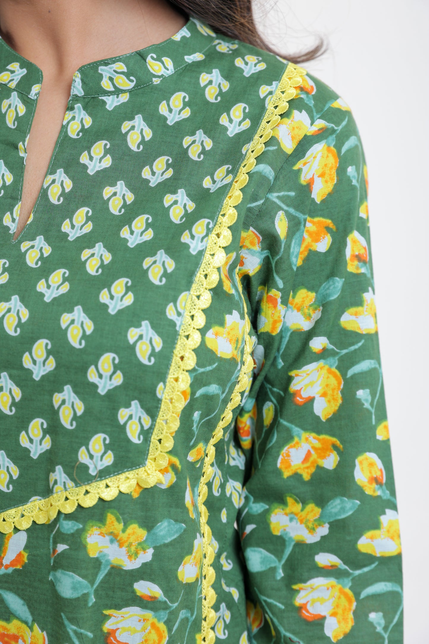 COTTON DITSY FLORAL MOTIFS WITH LACE YOKE KURTA SET IN FOREST GREEN