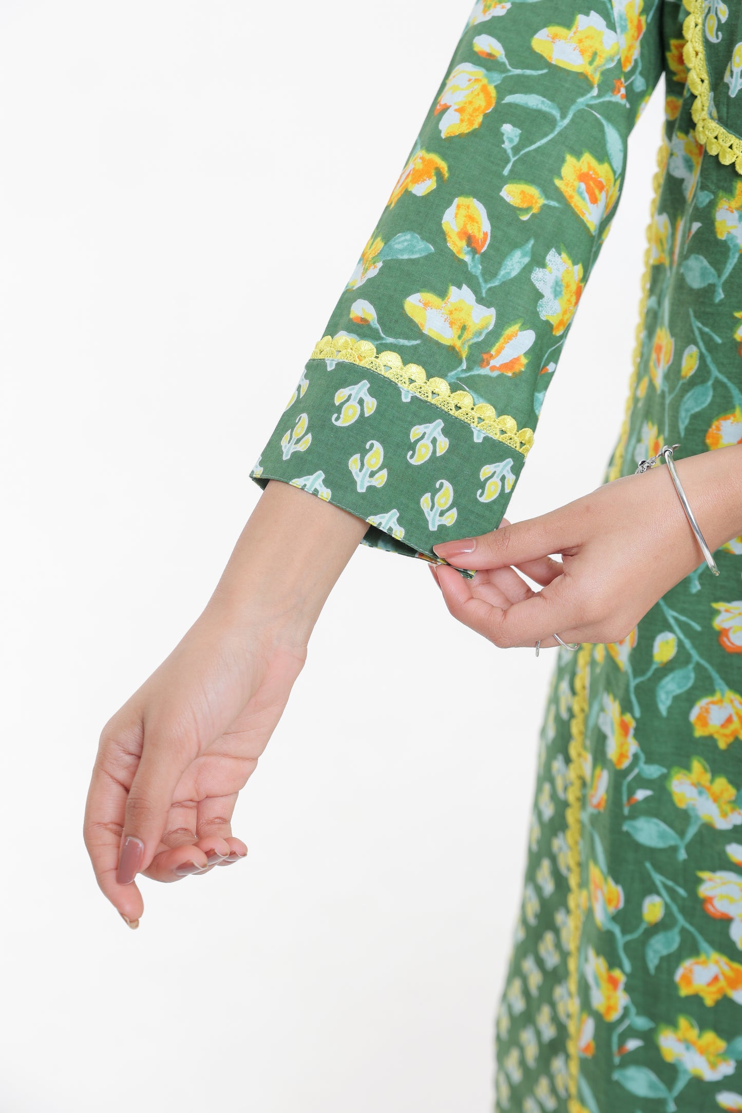 COTTON DITSY FLORAL MOTIFS WITH LACE YOKE KURTA SET IN FOREST GREEN