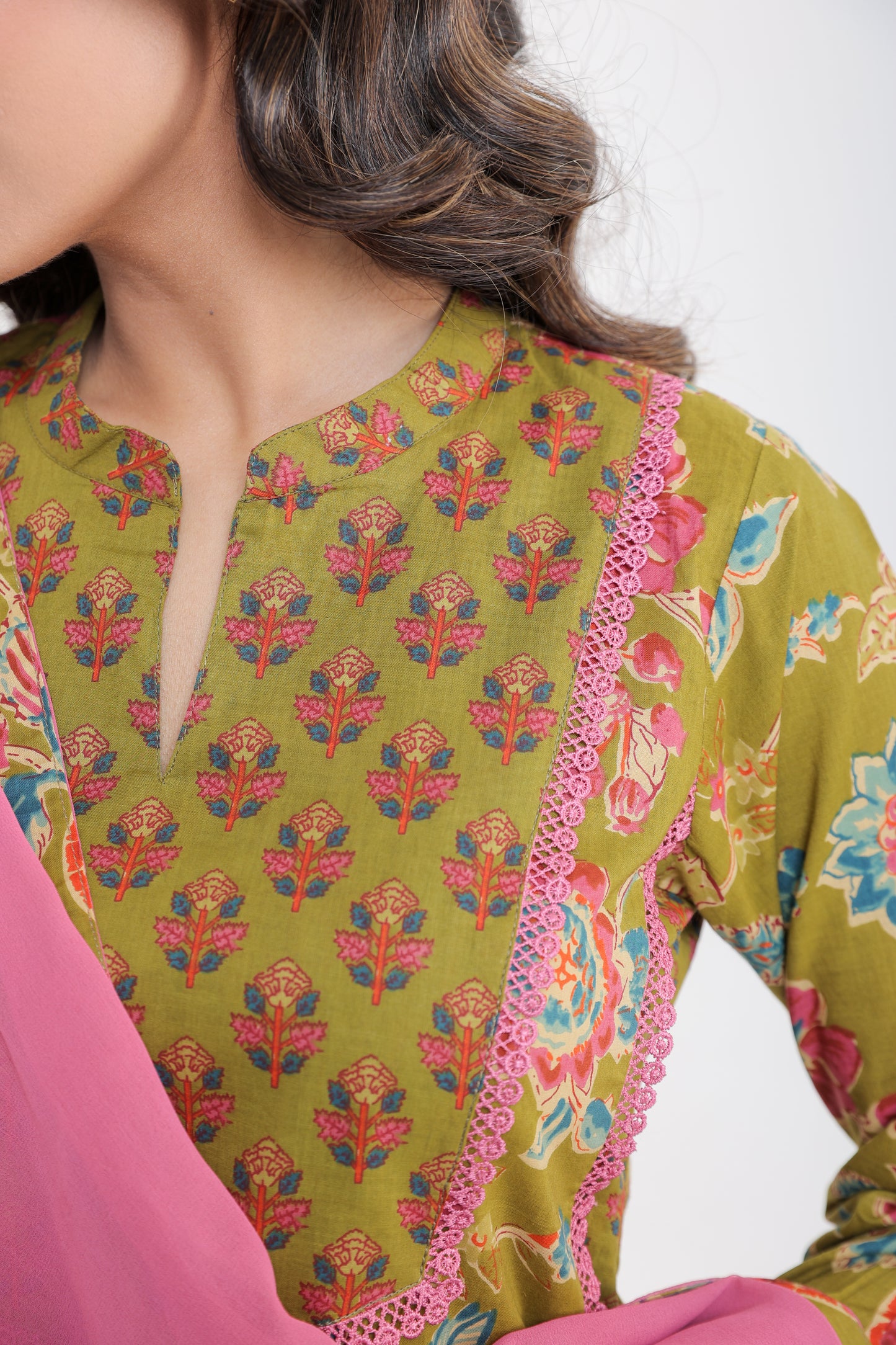 COTTON VINTAGE FLORAL MOTIF WITH LACE YOKE KURTA SET IN OLIVE GREEN