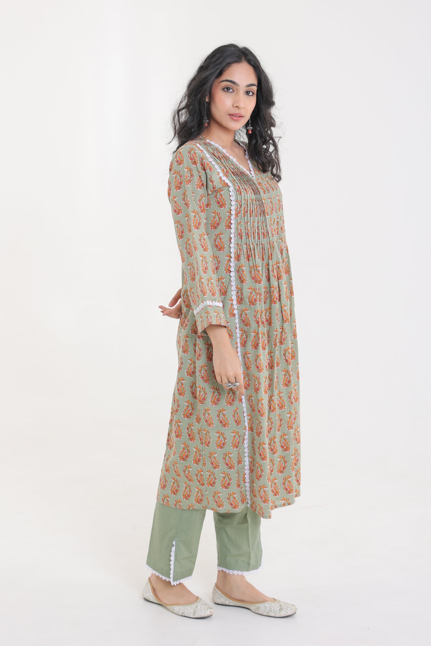 PURE COTTON BUTA FLORAL MOTIFS WITH LACE YOKE KURTA SET IN PISTACHIO GREEN