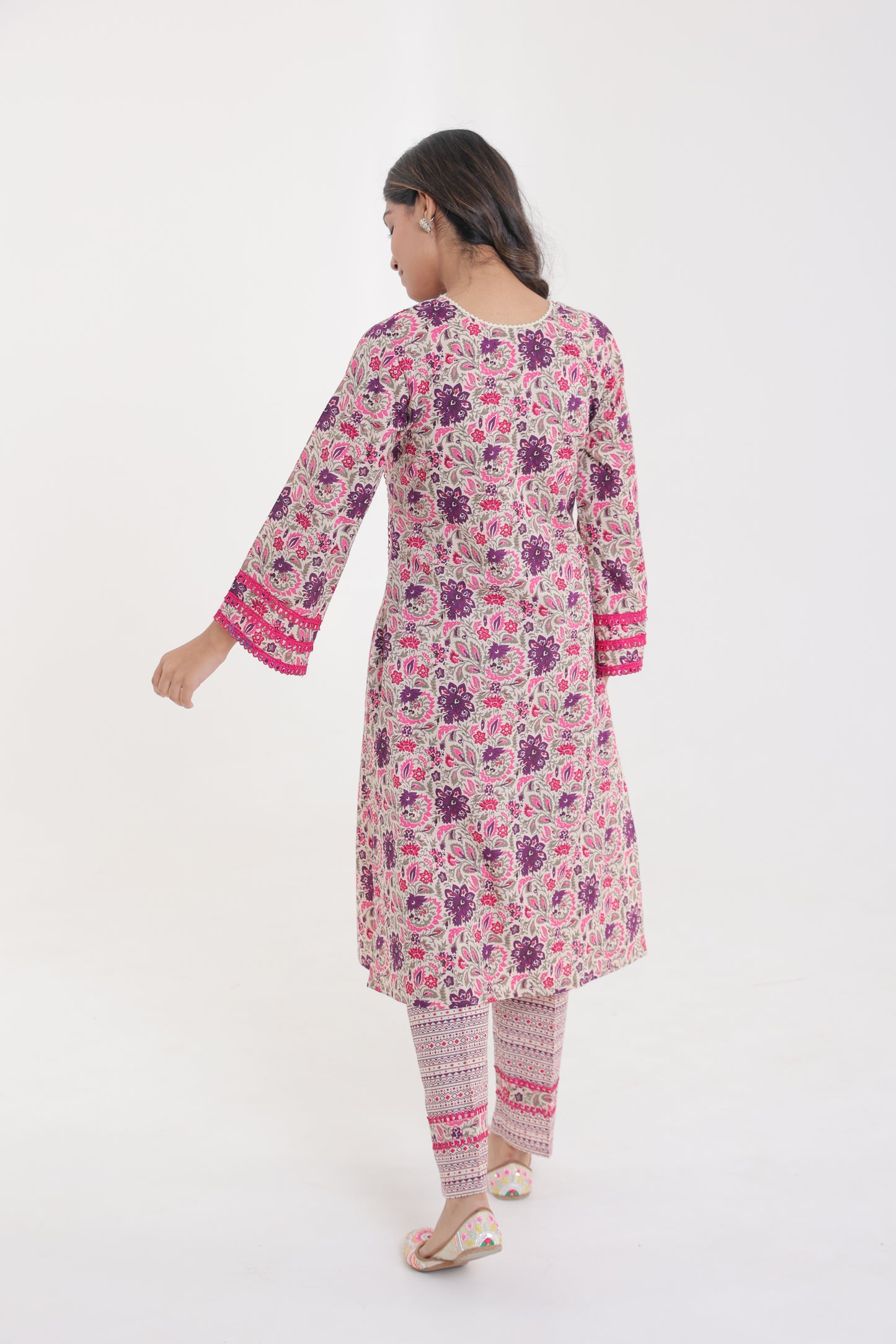 COTTON ABSTRACT FLORAL MOTIFS LACE DETAILED KURTA SET IN FUCHSIA PINK