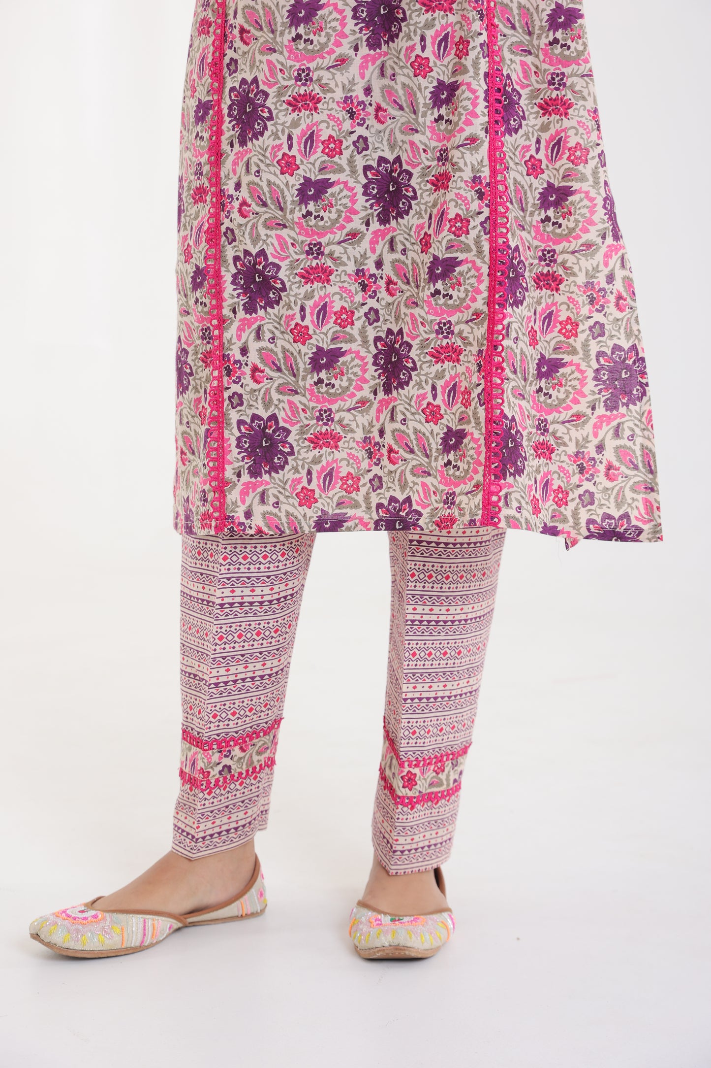 COTTON ABSTRACT FLORAL MOTIFS LACE DETAILED KURTA SET IN FUCHSIA PINK