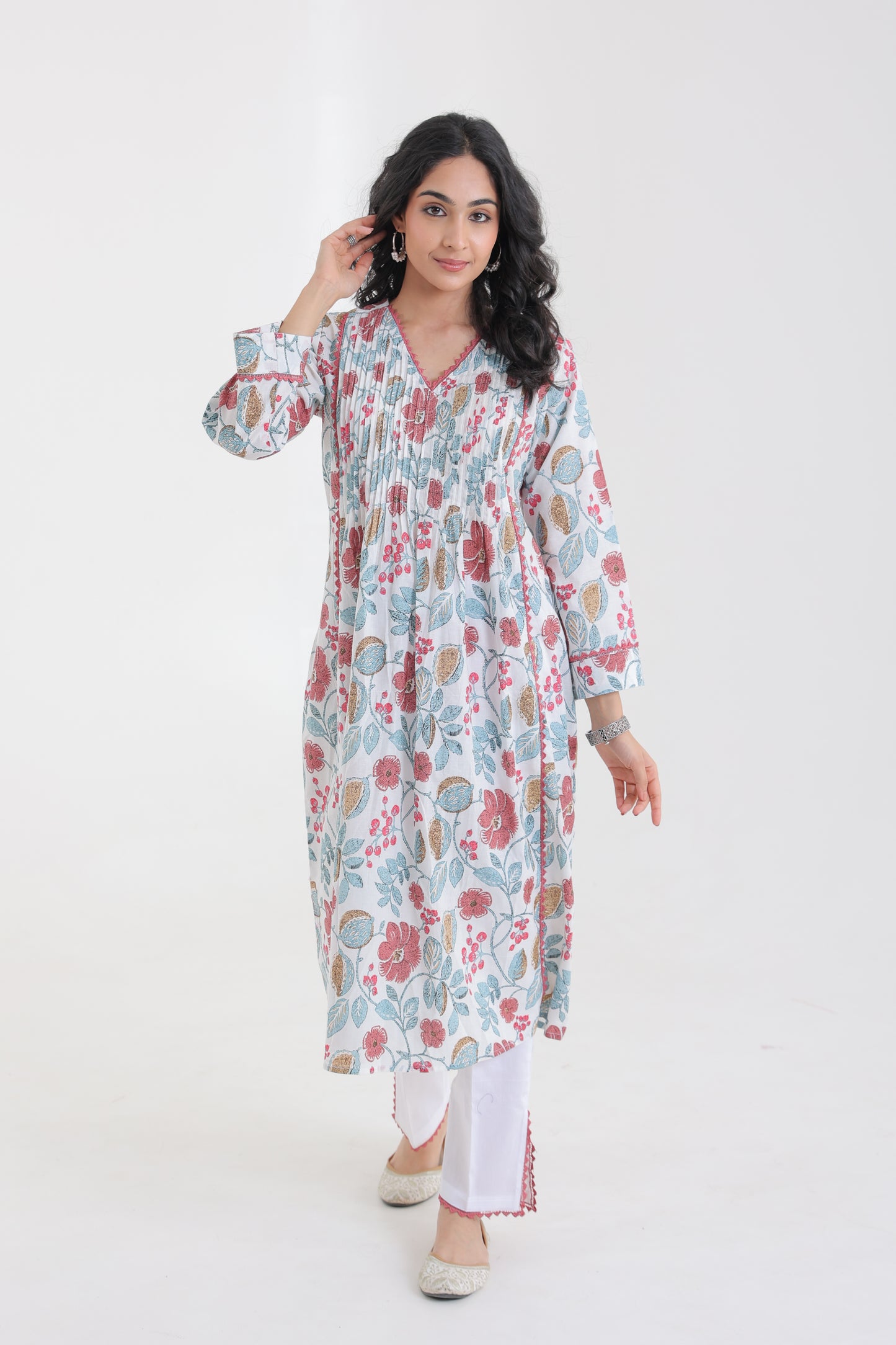 PURE COTTON BOTANICAL FLORAL MOTIFS WITH LACE ON YOKE KURTA SET IN WHITE WITH PEACH FLOWERS