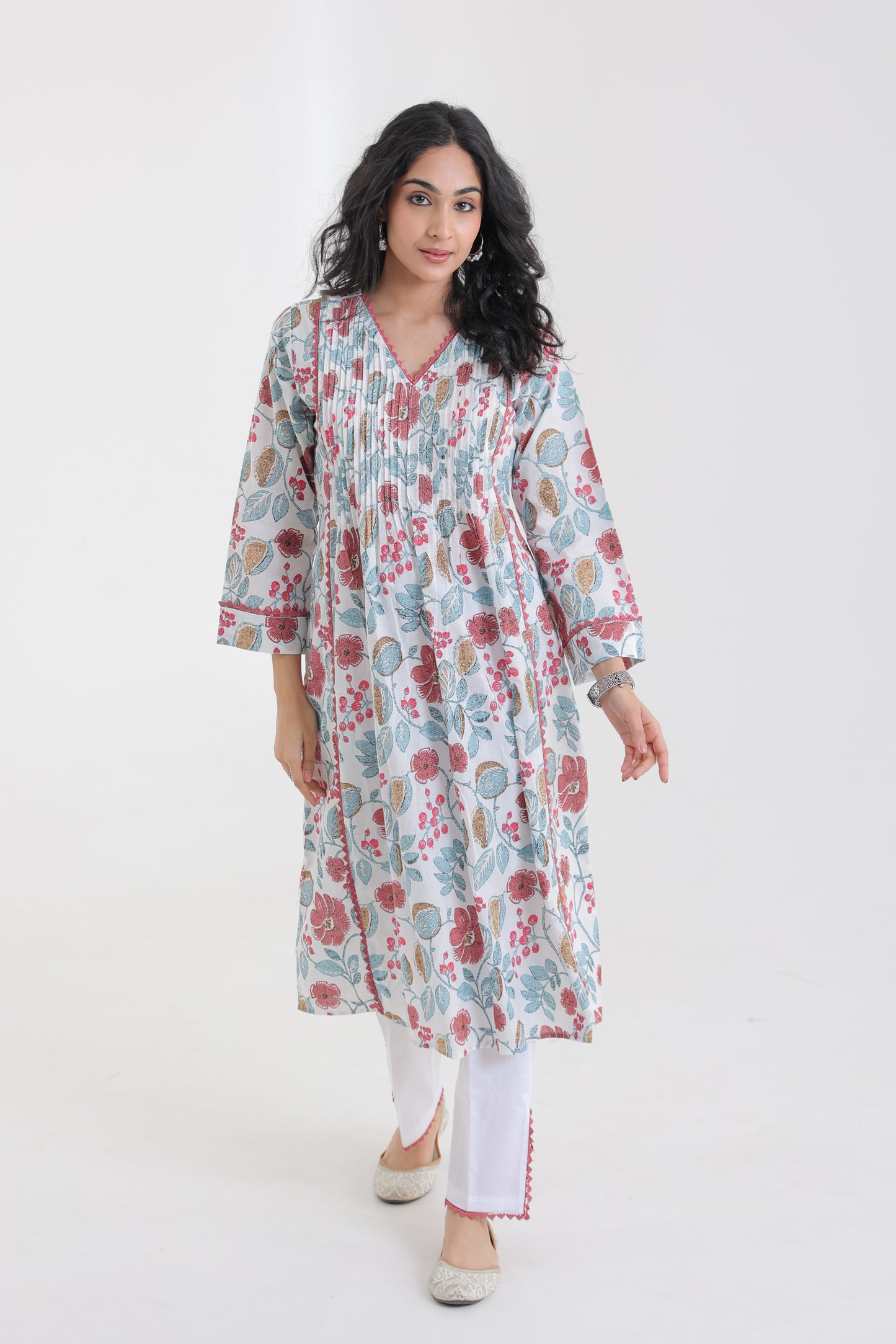 PURE COTTON BOTANICAL FLORAL MOTIFS WITH LACE ON YOKE KURTA SET IN WHITE WITH PEACH FLOWERS