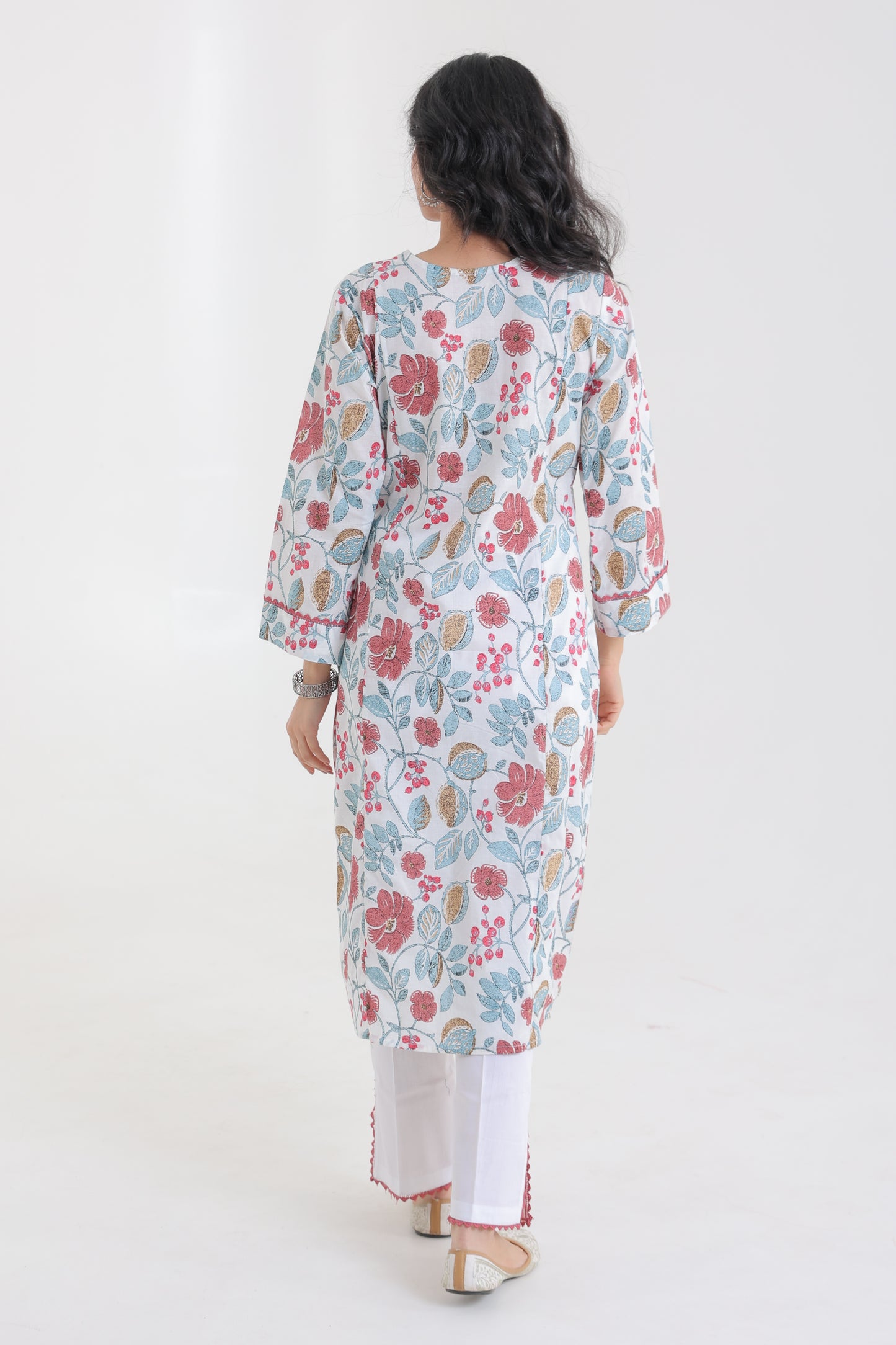 PURE COTTON BOTANICAL FLORAL MOTIFS WITH LACE ON YOKE KURTA SET IN WHITE WITH PEACH FLOWERS