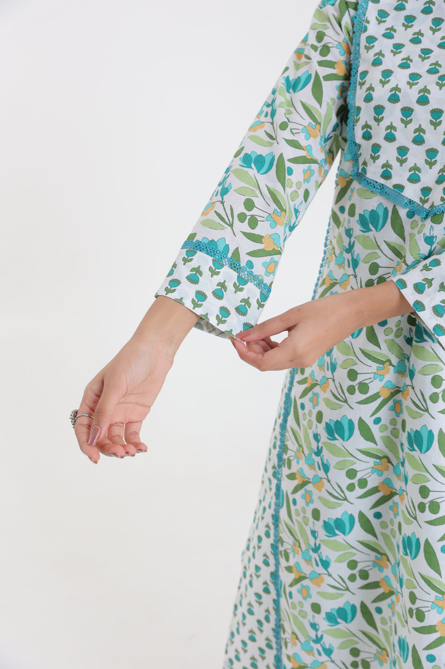 COTTON LEAF FLORAL MOTIFS WITH LACE YOKE KURTA SET IN WHITE AND SEA GREEN