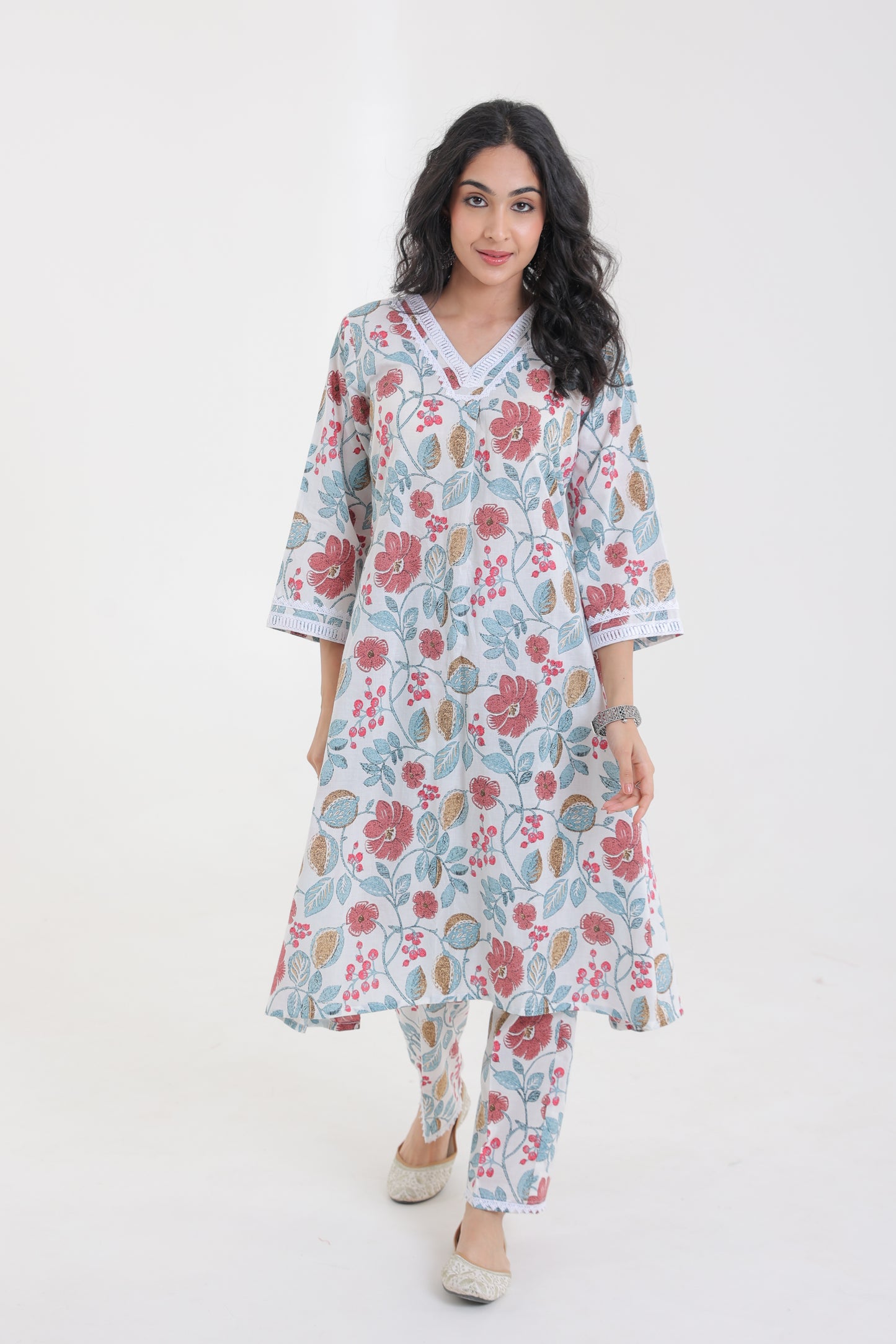 V-NECK COTTON BOTANICAL FLORAL MOTIFS WITH LACE YOKE KURTA SET IN WHITE WITH PEACH FLOWERS