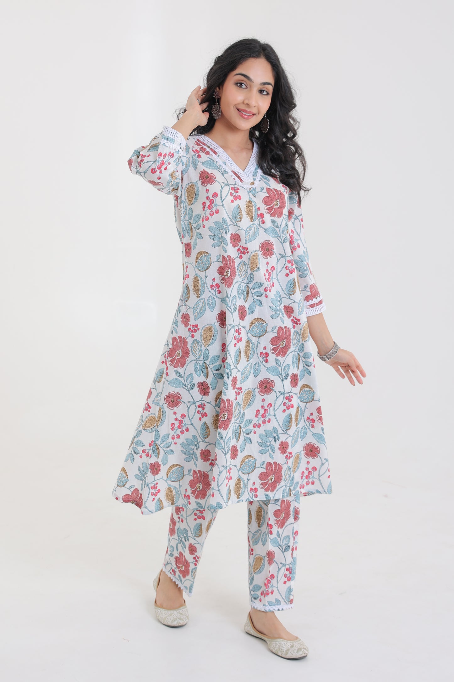 V-NECK COTTON BOTANICAL FLORAL MOTIFS WITH LACE YOKE KURTA SET IN WHITE WITH PEACH FLOWERS