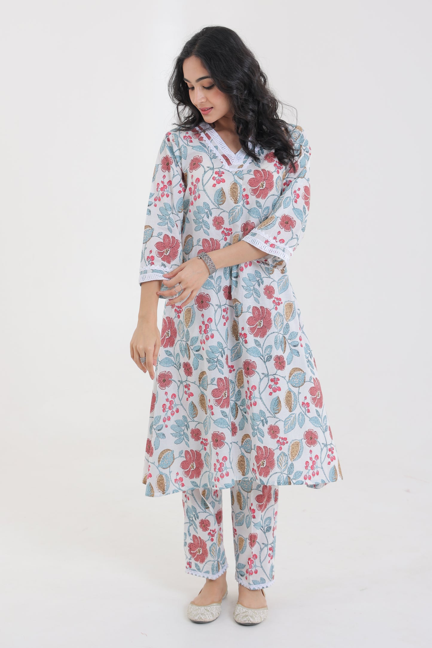 V-NECK COTTON BOTANICAL FLORAL MOTIFS WITH LACE YOKE KURTA SET IN WHITE WITH PEACH FLOWERS
