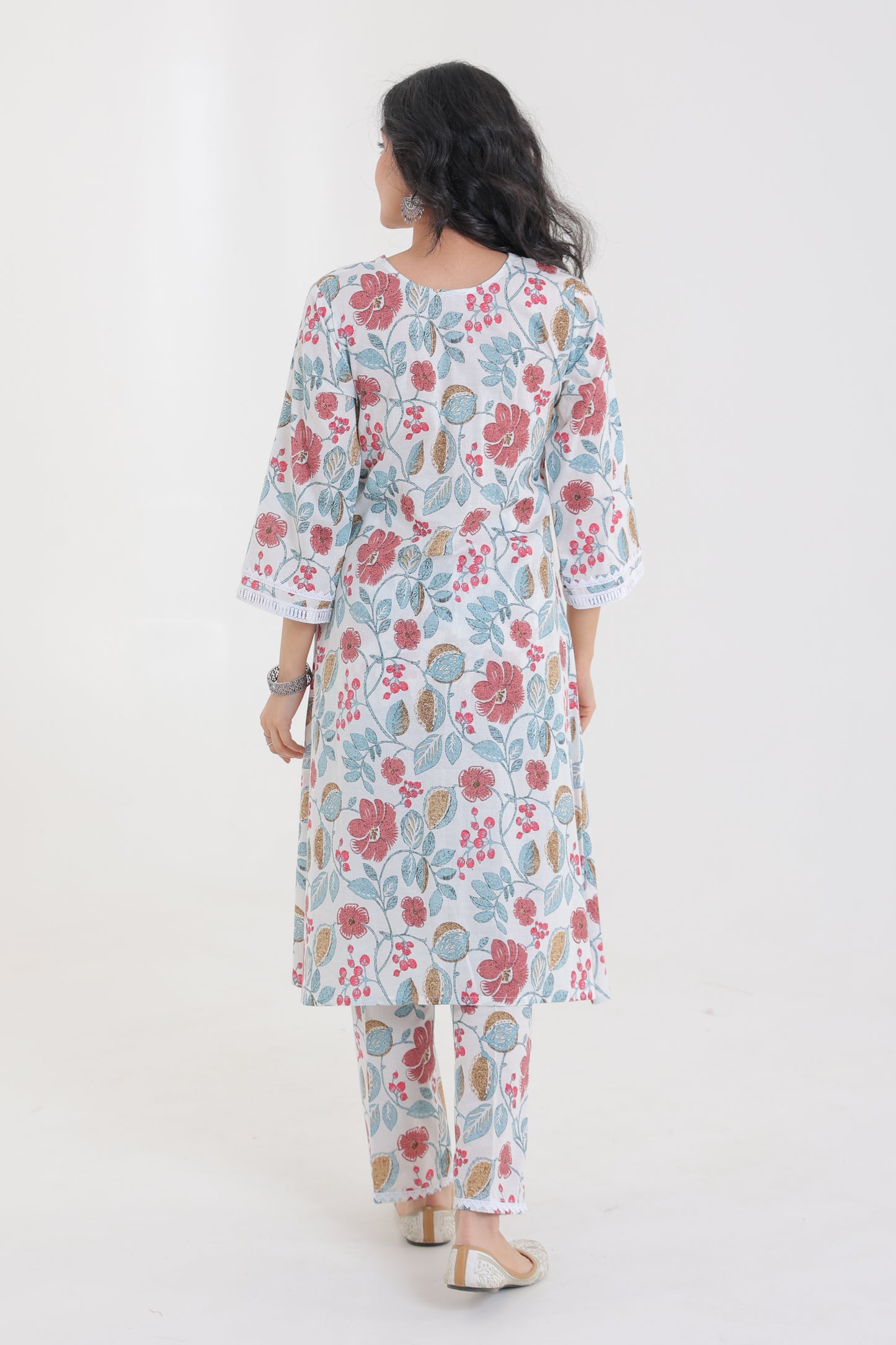 V-NECK COTTON BOTANICAL FLORAL MOTIFS WITH LACE YOKE KURTA SET IN WHITE WITH PEACH FLOWERS