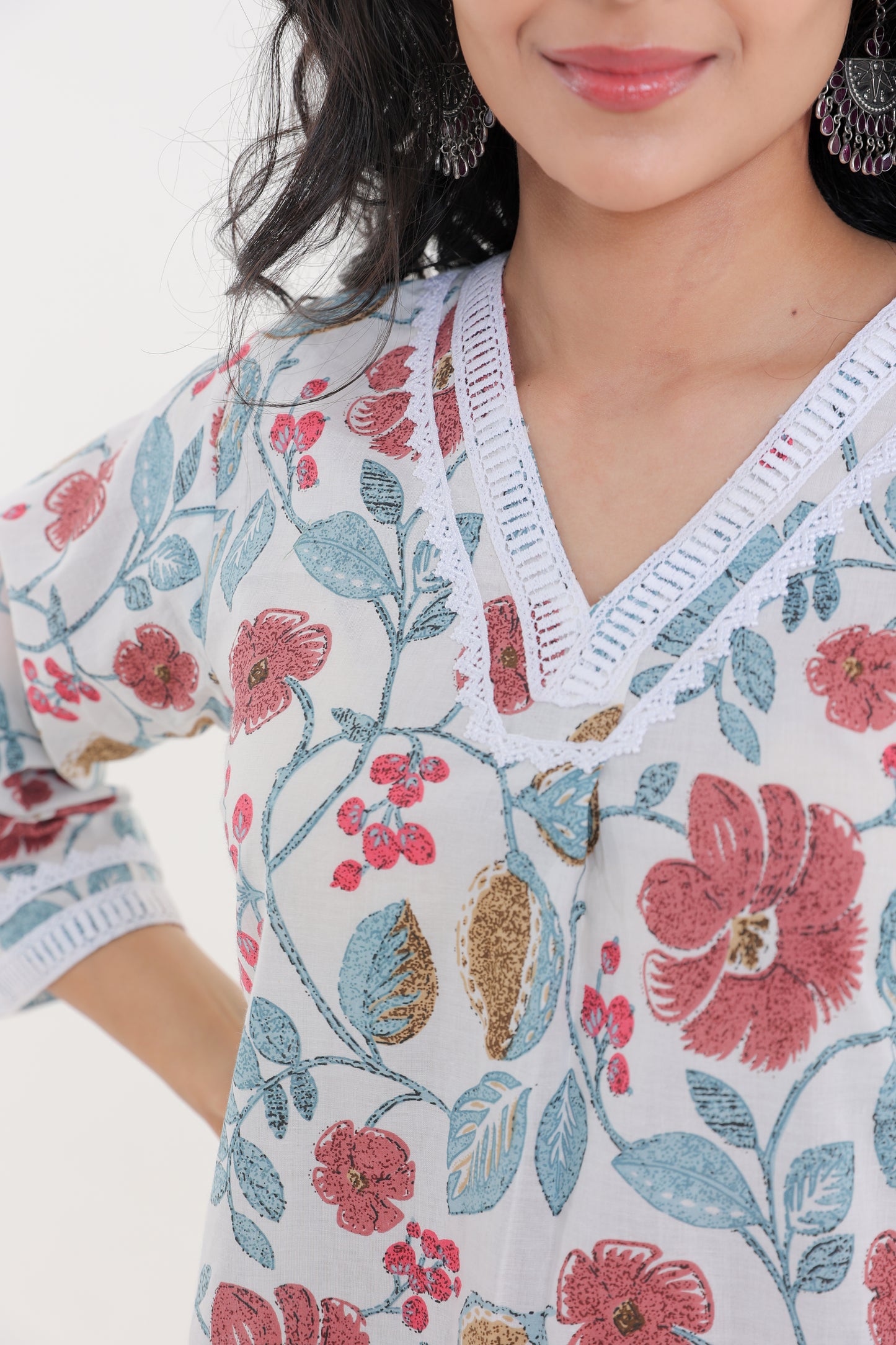 V-NECK COTTON BOTANICAL FLORAL MOTIFS WITH LACE YOKE KURTA SET IN WHITE WITH PEACH FLOWERS