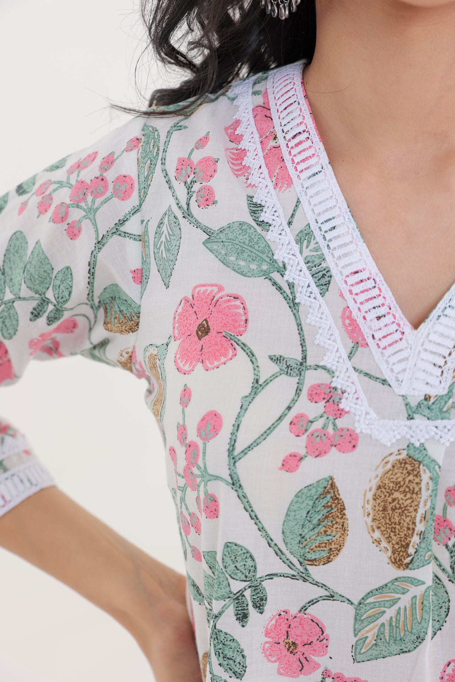 V-NECK COTTON BOTANICAL FLORAL MOTIFS WITH LACE KURTA SET IN WHITE WITH PINK FLOWERS
