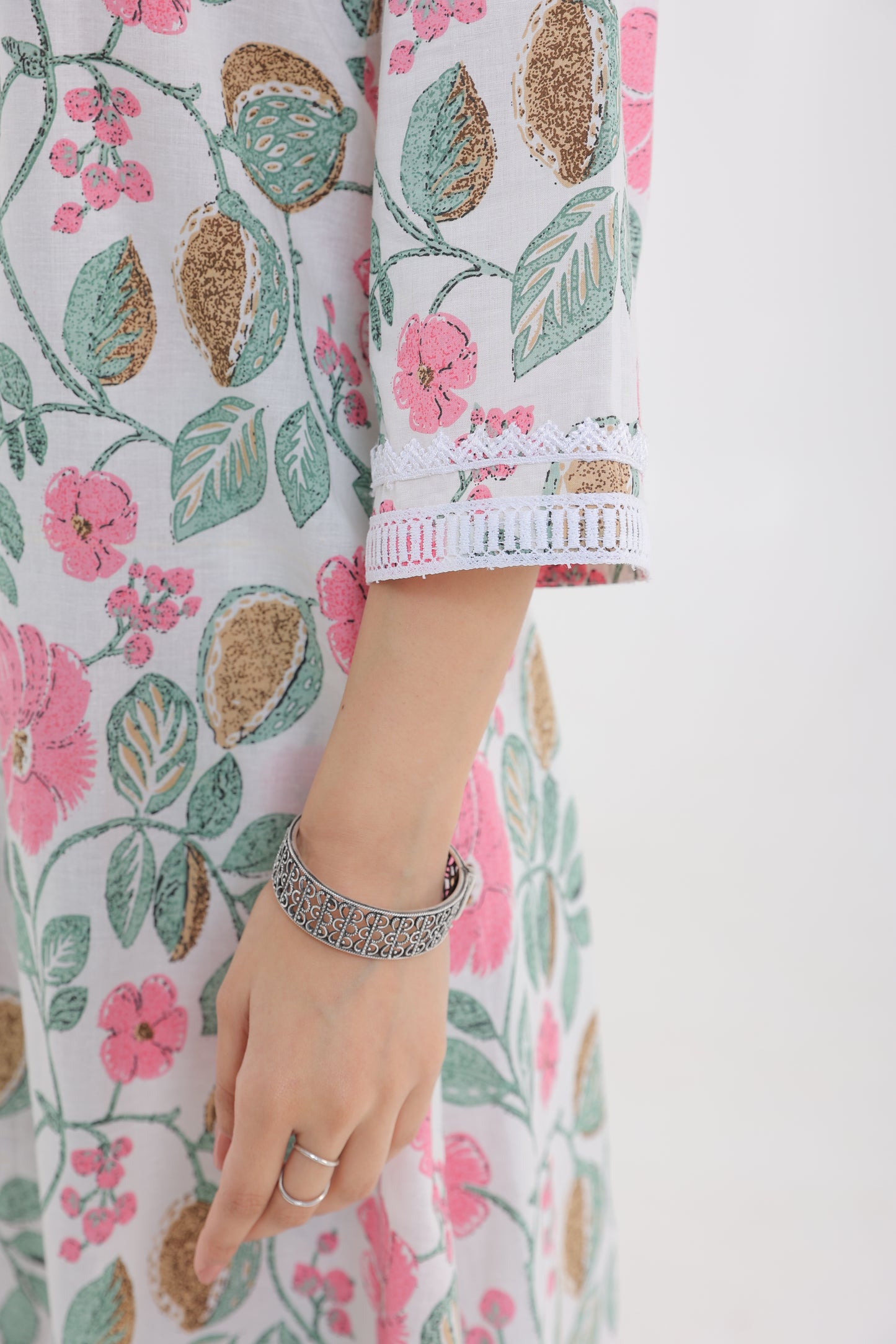 V-NECK COTTON BOTANICAL FLORAL MOTIFS WITH LACE KURTA SET IN WHITE WITH PINK FLOWERS