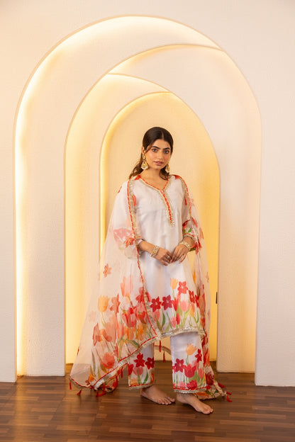 Jashn- White floral Chanderi Suit Set