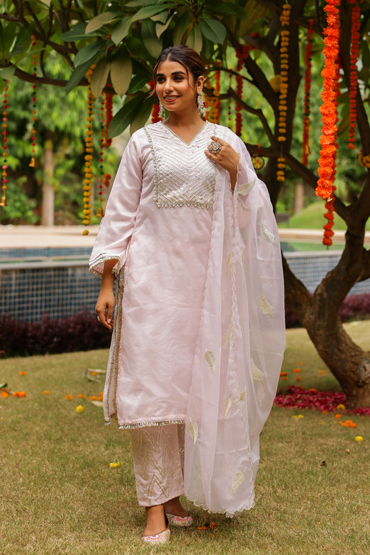 Pastel Bloom Pink Organza Kurta Set with Intricate Gota Embroidered Dupatta